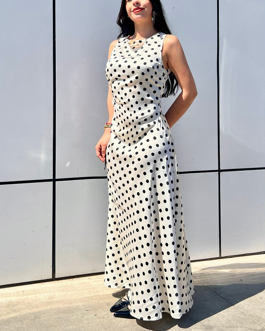 Vestido polka dots blanco con puntos negros